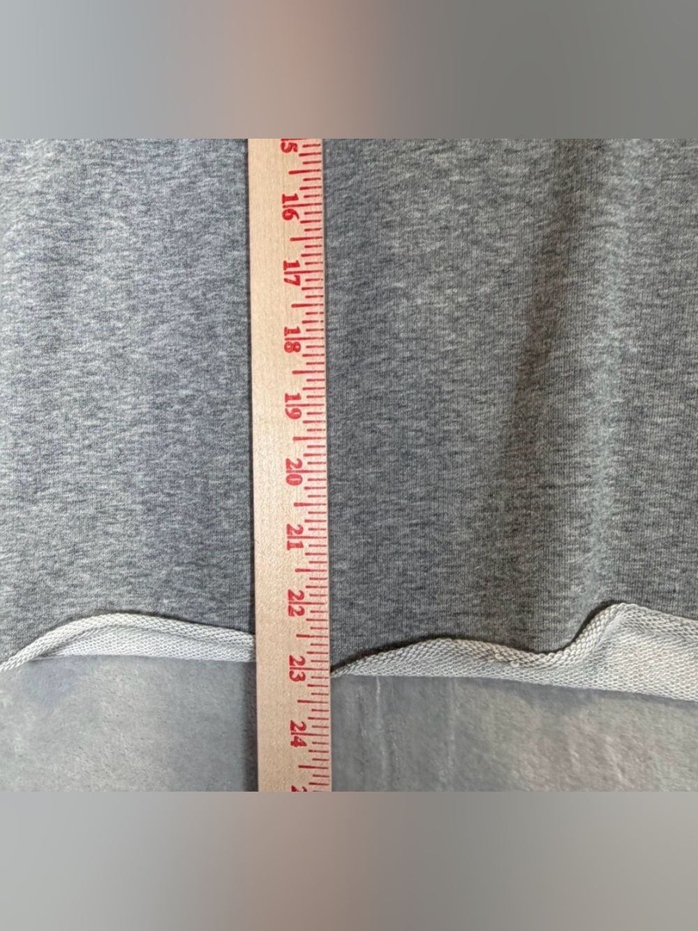 EVEREVE
M
Gray Raw Hem Polo Collar Long Sleeve
sweatshirt
EUC - Picture 6 of 7
